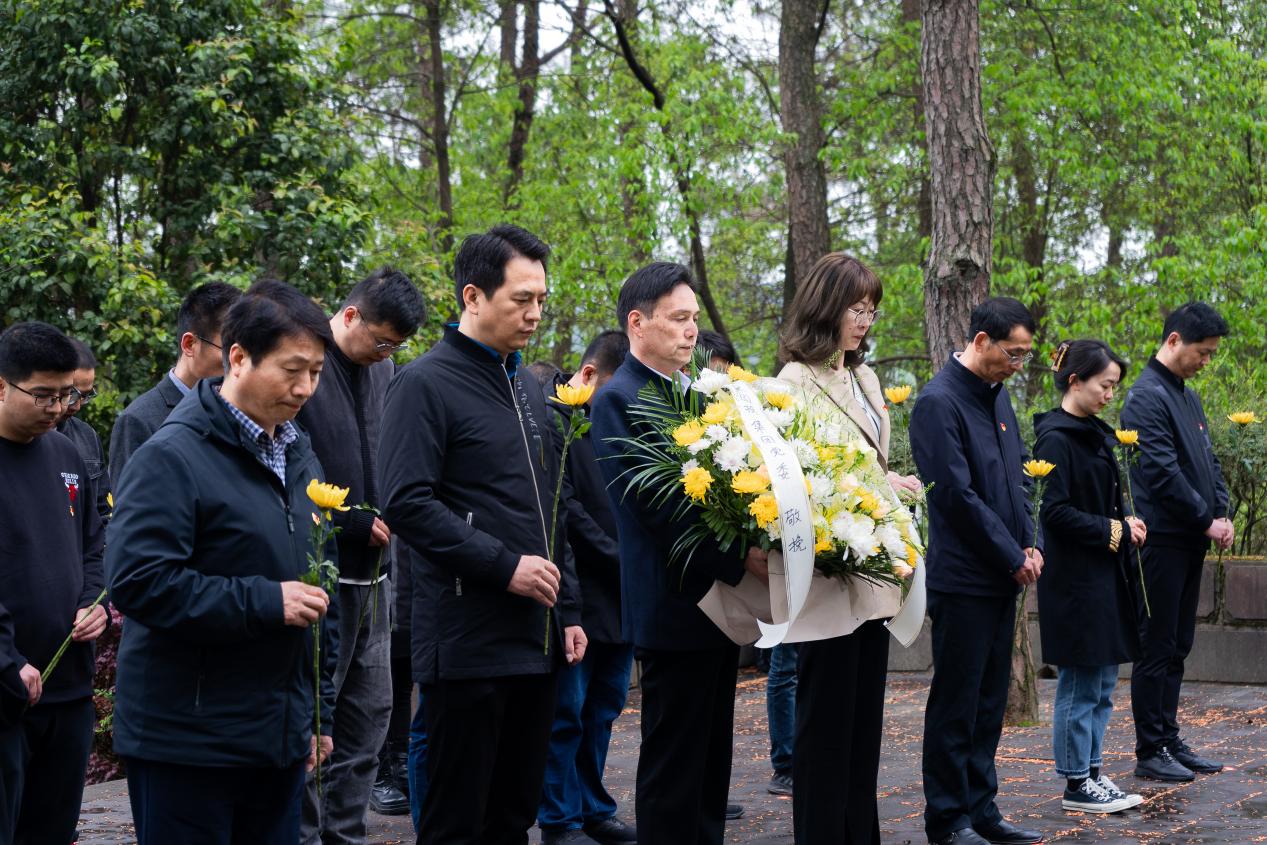 區(qū)國(guó)投集團(tuán)開展四月祭英烈主題黨日活動(dòng)